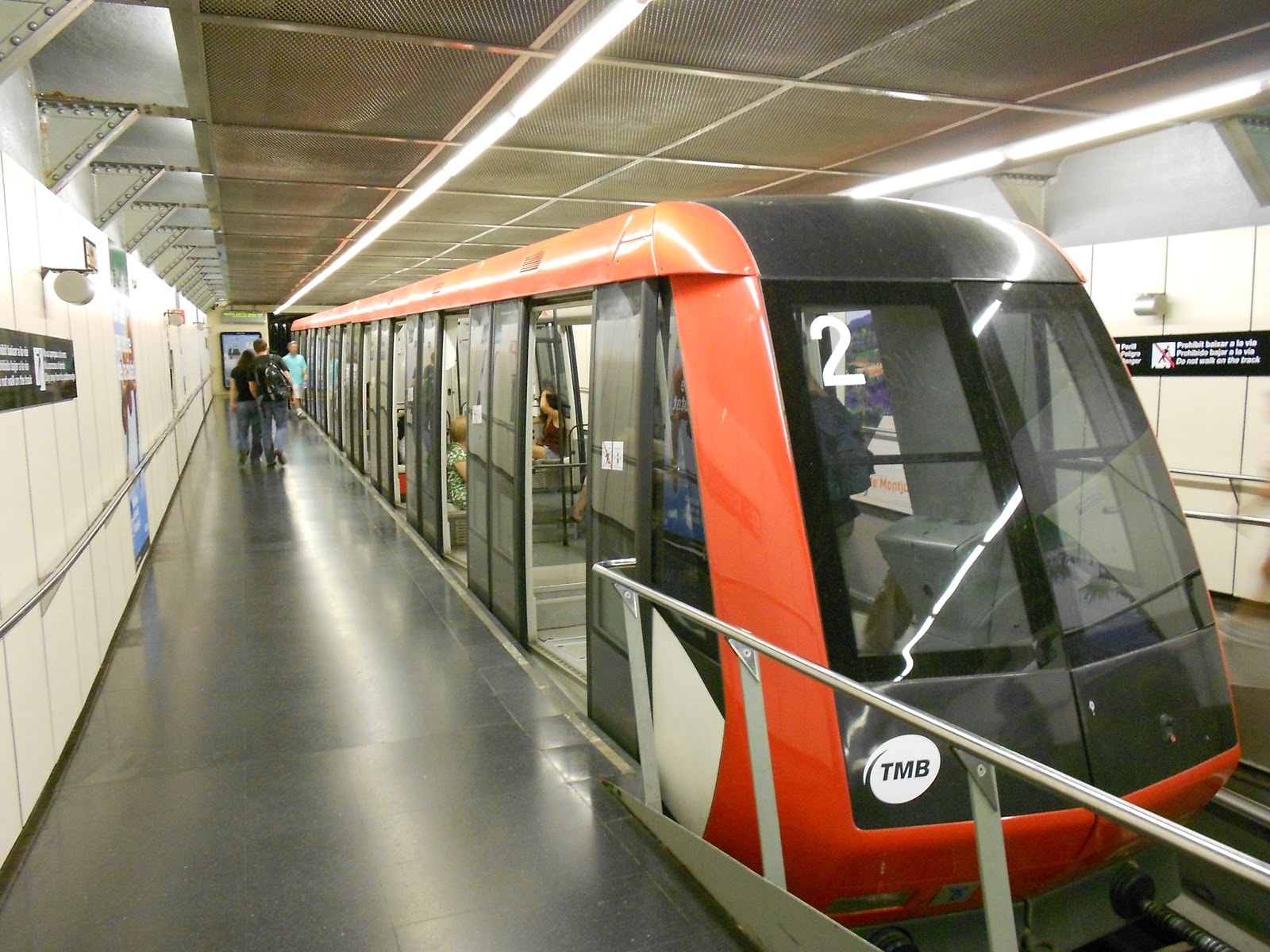 В аэропорт Барселоны запускают метро